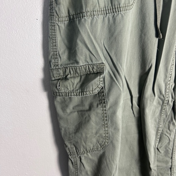 Liz Claiborne Green Cargo Pants Relaxed Fit - Picture 4 of 7